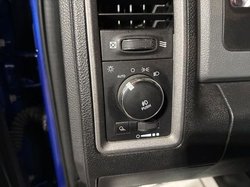Used 2017 RAM 1500 Express AWD/4WD image 5