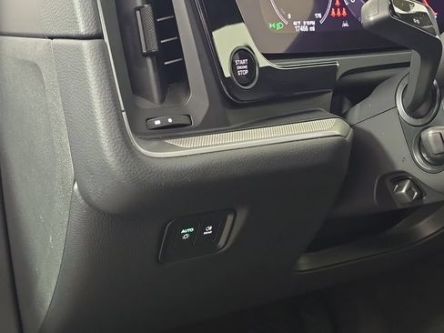 Certified 2024 Porsche Cayenne AWD/4WD image 18