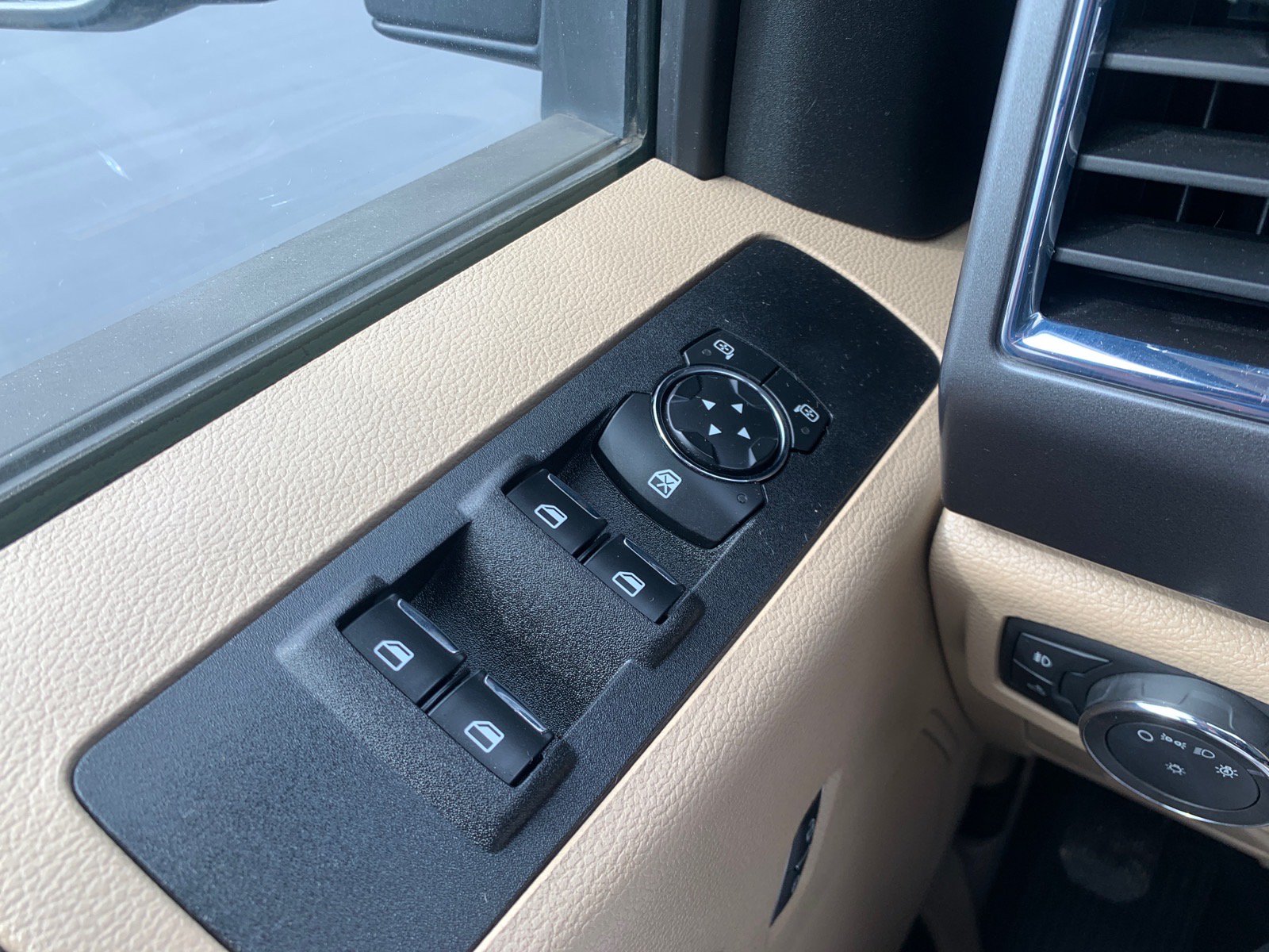 Used 2017 Ford F250 XLT w/ XLT Value Package AWD/4WD image 17