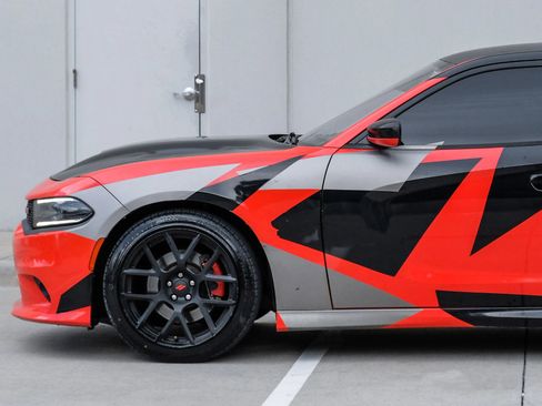 Used 2017 Dodge Charger R/T RWD image 18