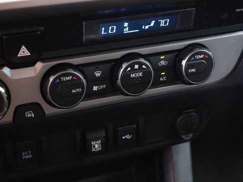 Used 2021 Toyota Tacoma SR5 AWD/4WD image 17