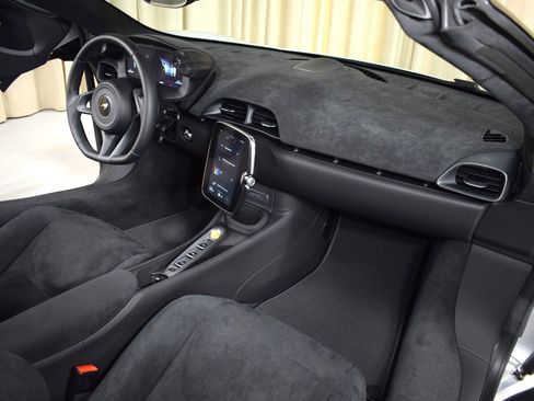 New 2025 McLaren Artura Spider image 19