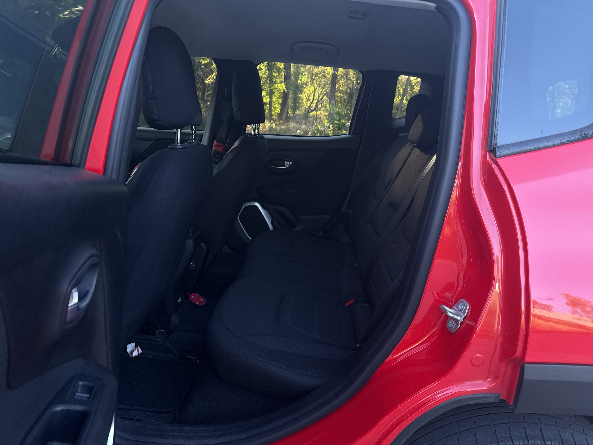 Used 2018 Jeep Renegade Latitude w/ Cold Weather Group AWD/4WD image 7