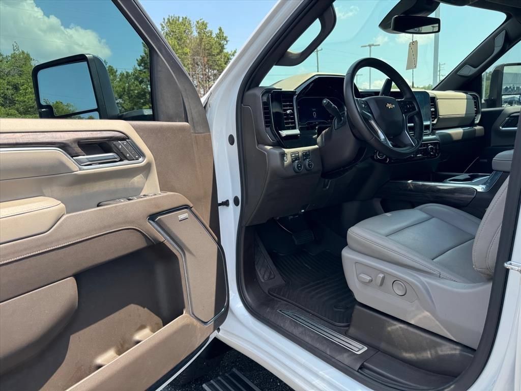 Used 2024 Chevrolet Silverado 3500 LTZ w/ LTZ Convenience Package AWD/4WD image 14