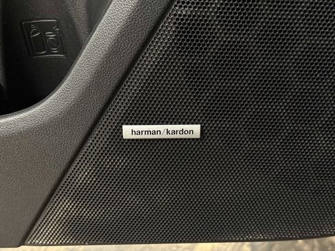 Used 2019 Subaru Crosstrek 2.0i Limited w/ Moonroof Package w/Navigation AWD/4WD image 32