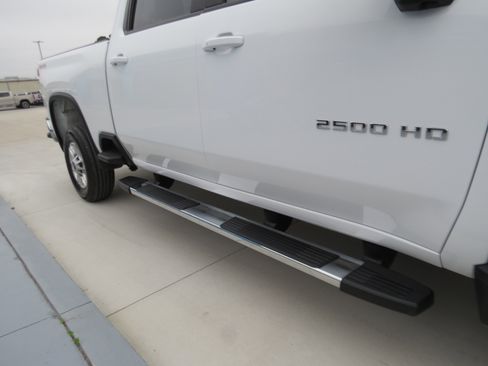 Used 2025 Chevrolet Silverado 2500 LT w/ Convenience Package AWD/4WD image 11