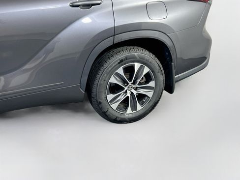 Used 2021 Toyota Highlander XLE AWD/4WD image 31