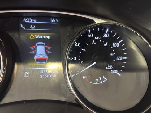 Used 2015 Nissan Rogue SV w/ SV Premium Package image 16