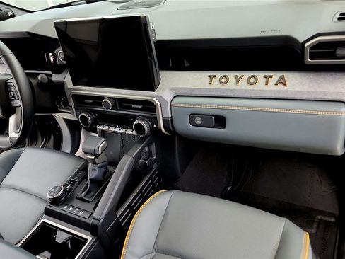 Used 2025 Toyota 4Runner Trailhunter image 16