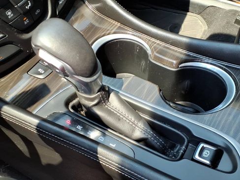 Used 2019 Buick Envision Essence FWD image 18