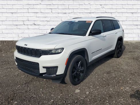 Used 2022 Jeep Grand Cherokee L Laredo image 4