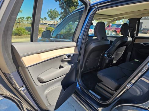 Used 2025 Volvo XC90 B6 Plus image 19
