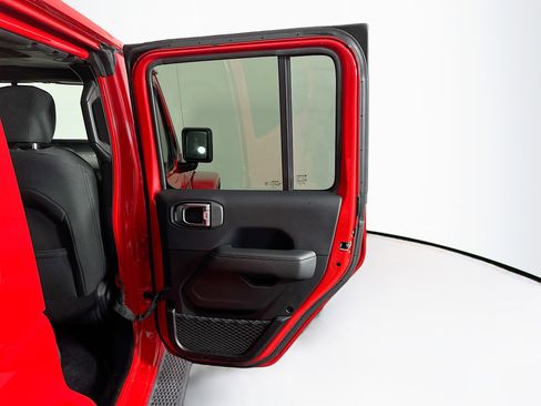 Used 2019 Jeep Wrangler Unlimited Sahara w/ LED Lighting Group image 28