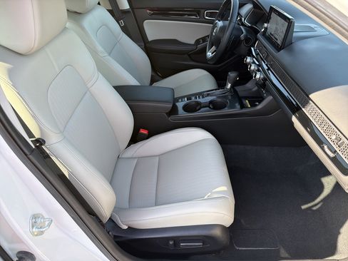 Used 2022 Honda Civic Touring image 11