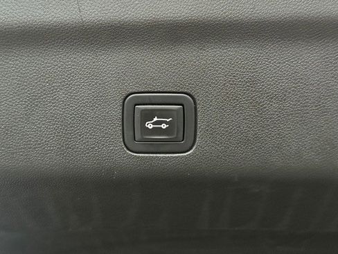 Used 2021 GMC Yukon XL SLT image 40