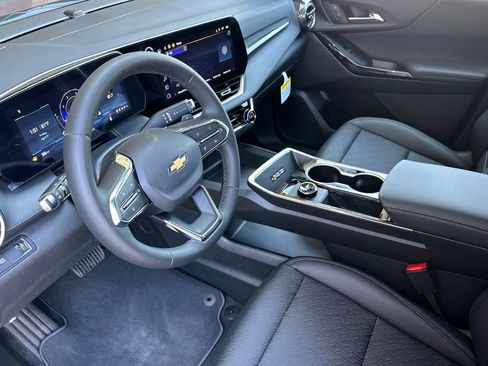 New 2026 Chevrolet Equinox LT w/ Convenience Package II FWD image 11