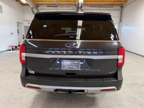 Used 2023 Ford Expedition Max XLT image 3