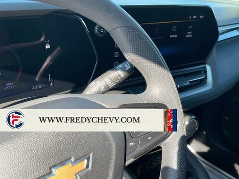 Used 2025 Chevrolet TrailBlazer LT AWD/4WD image 30