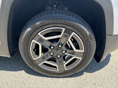 New 2026 Jeep Cherokee Laredo AWD/4WD image 12