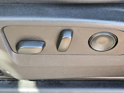 Used 2023 Chevrolet Suburban Premier image 29