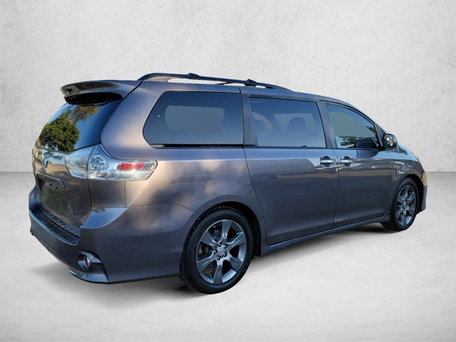 Used 2015 Toyota Sienna SE FWD image 5
