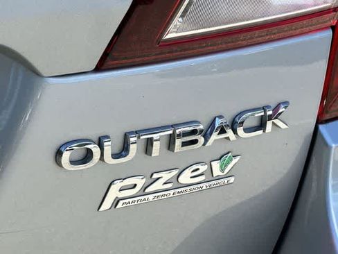 Used 2017 Subaru Outback 2.5i Premium AWD/4WD image 17