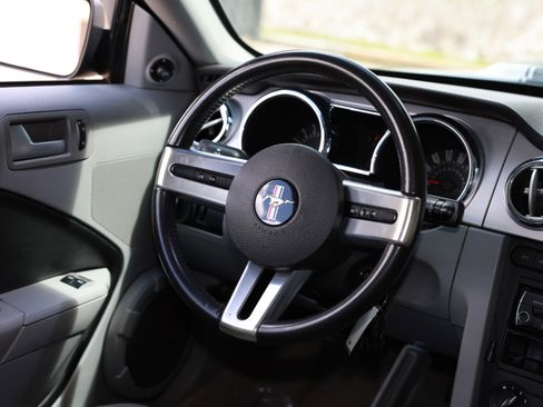 Used 2006 Ford Mustang GT Premium RWD image 32