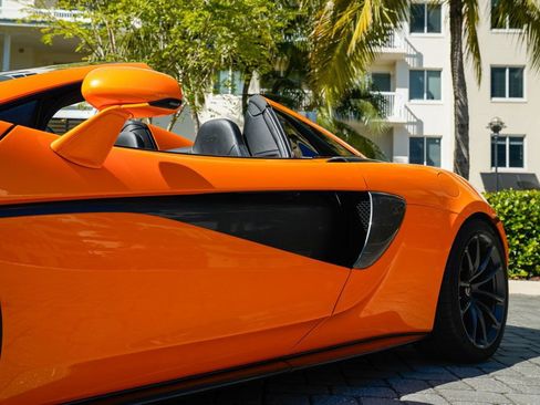 Used 2018 McLaren 570S Spider image 10