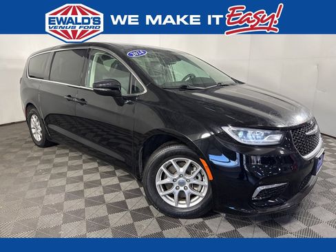 Used 2024 Chrysler Pacifica Touring-L image 1