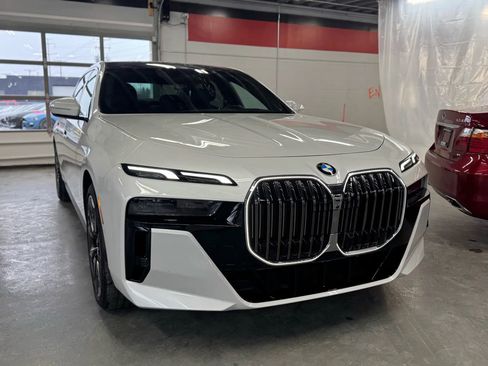 Used 2024 BMW 740i image 6