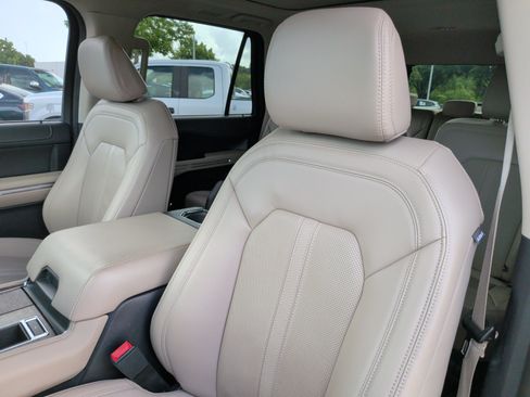Used 2024 Ford Expedition Limited RWD image 23