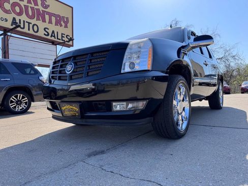 Used 2011 Cadillac Escalade EXT Luxury image 1