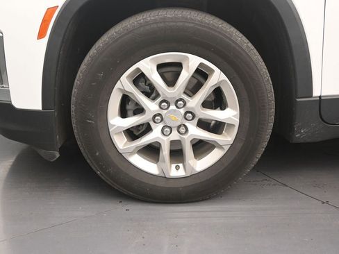 Used 2023 Chevrolet Traverse LS FWD image 9