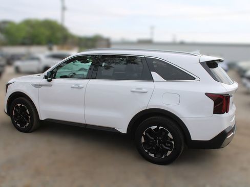 Certified 2025 Kia Sorento S w/ Panoramic Sunroof Package image 13
