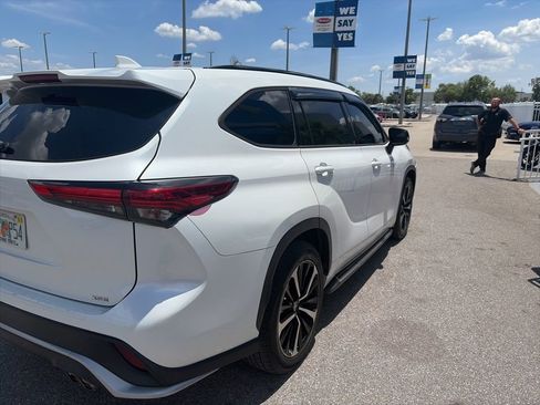 Used 2022 Toyota Highlander XSE FWD image 5