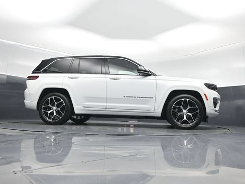 Used 2023 Jeep Grand Cherokee Summit AWD/4WD image 46