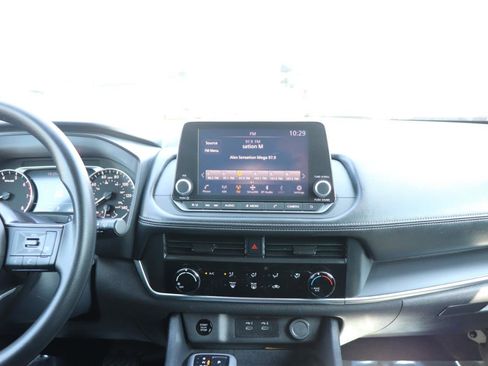 Used 2024 Nissan Rogue S image 18