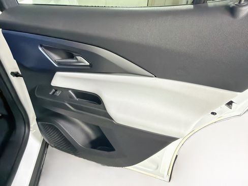 Used 2024 Chevrolet Equinox EV LT FWD image 30