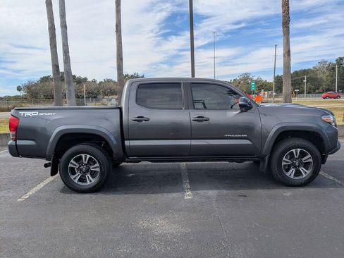 Used 2017 Toyota Tacoma TRD Sport image 3