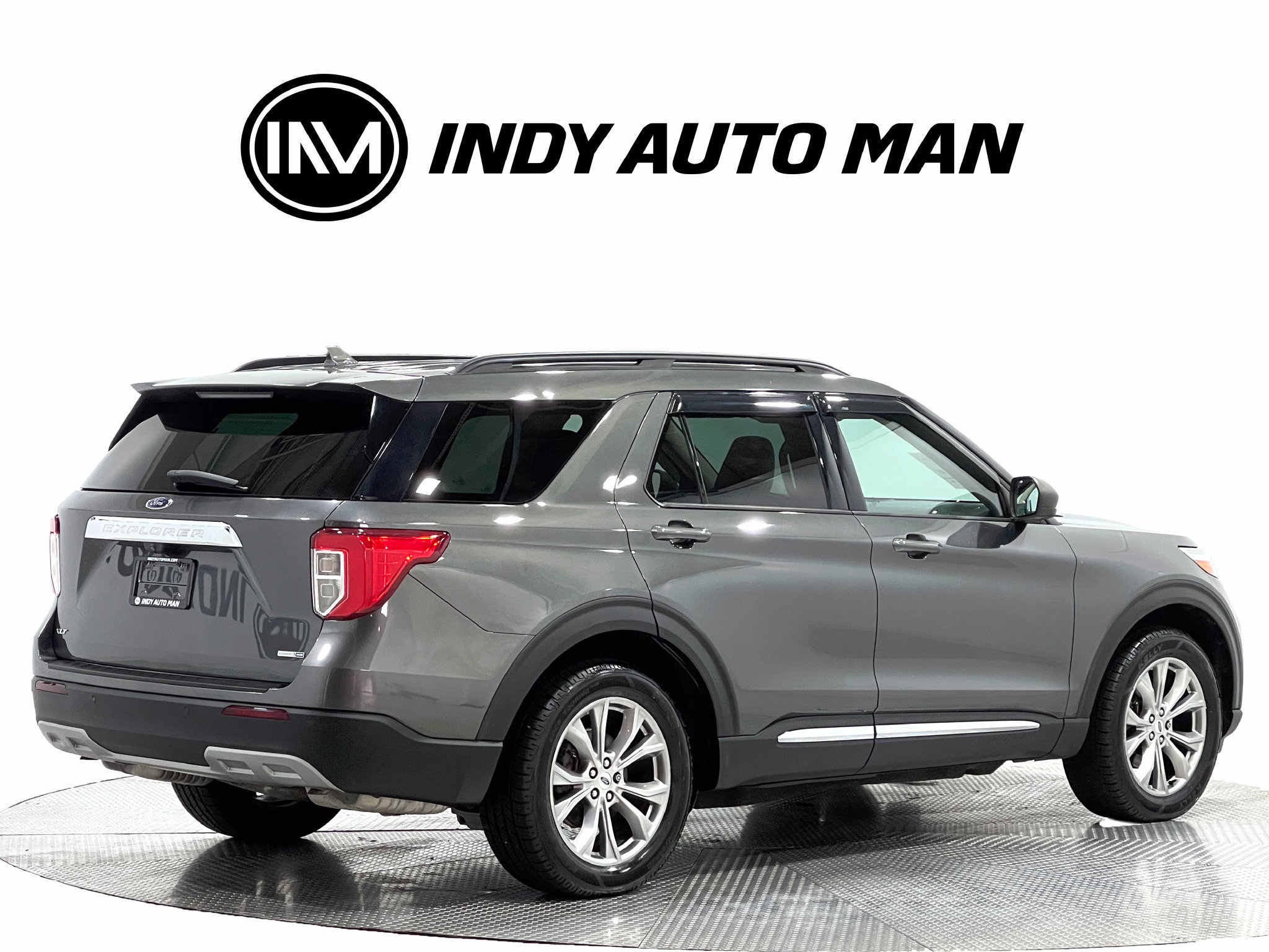 Used 2020 Ford Explorer XLT w/ Equipment Group 202A AWD/4WD image 4