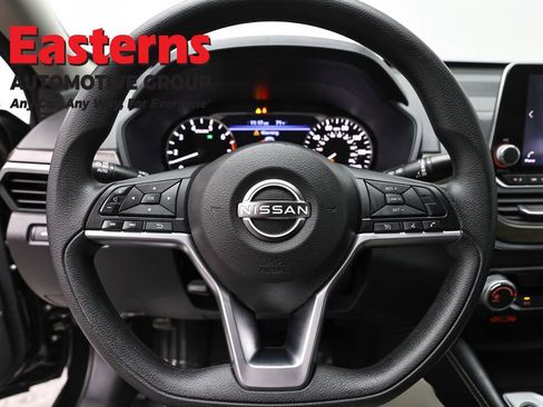 Used 2023 Nissan Altima 2.5 SV FWD image 10