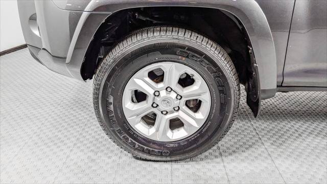Used 2018 Toyota 4Runner SR5 AWD/4WD image 34