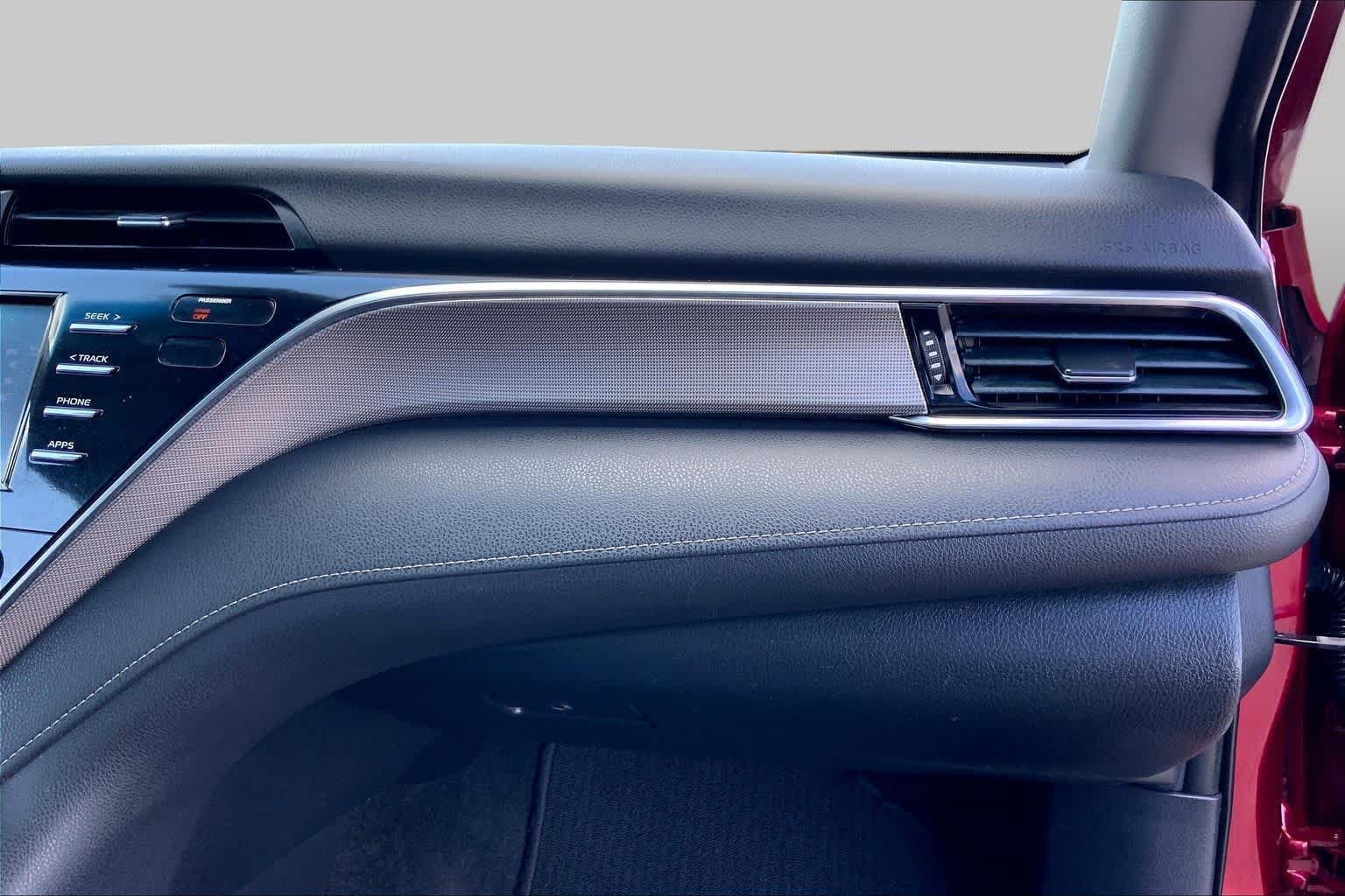 Used 2018 Toyota Camry SE w/ Moonroof Package FWD image 18