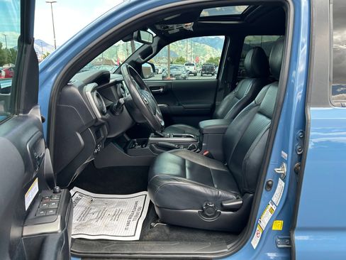 Used 2019 Toyota Tacoma TRD Off-Road w/ TRD Premium Off Road Package AWD/4WD image 12