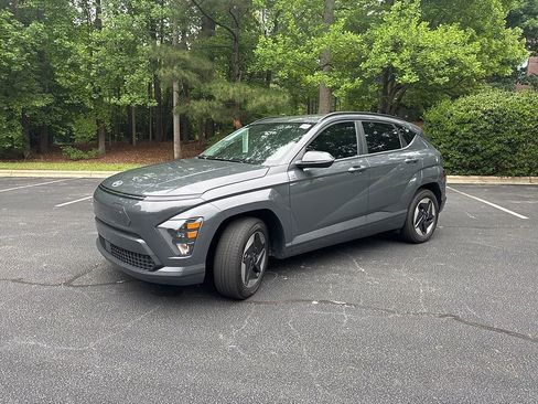 Used 2024 Hyundai Kona SEL FWD image 3