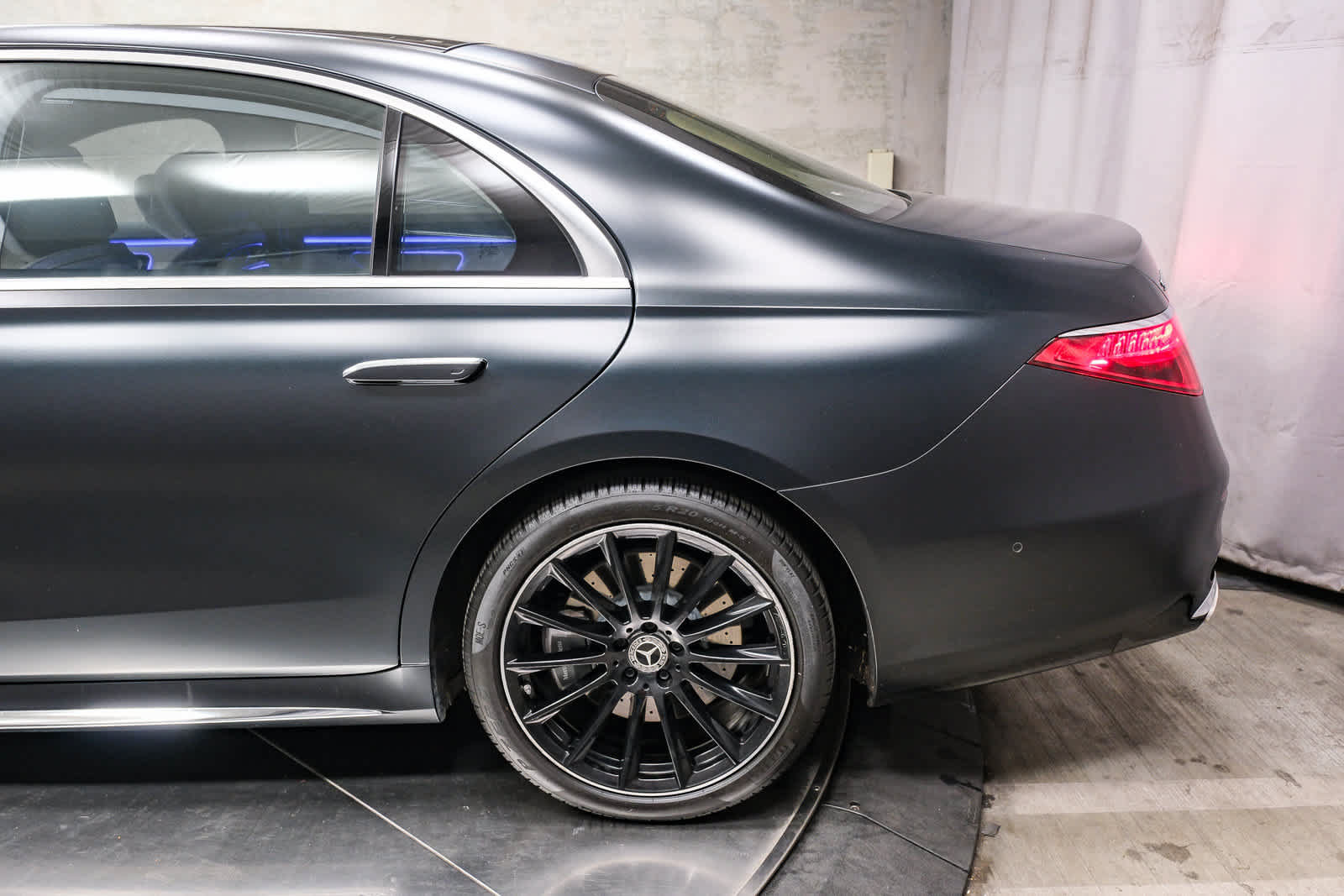 Used 2022 Mercedes-Benz S 580 4MATIC Sedan w/ AMG Line Package image 8