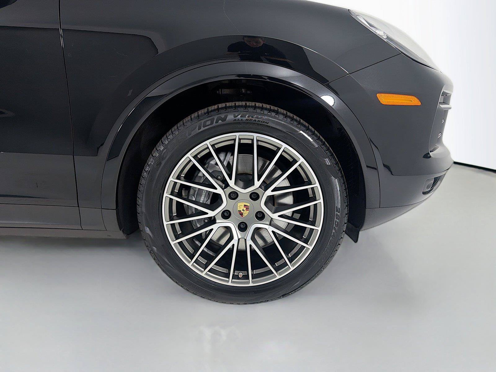 Used 2023 Porsche Cayenne Platinum Edition AWD/4WD image 30