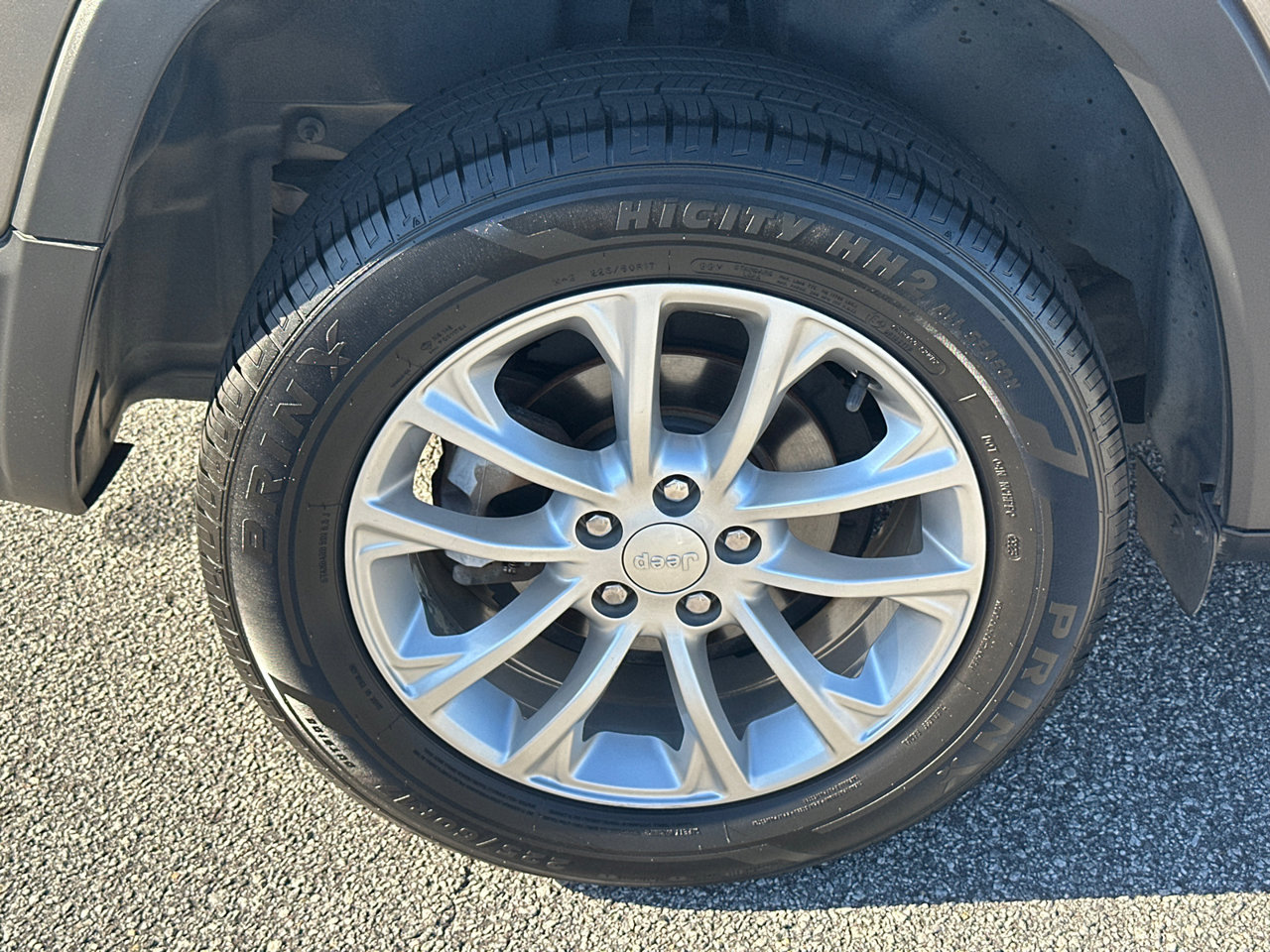 Used 2019 Jeep Cherokee Latitude w/ Popular Appearance Group FWD image 17