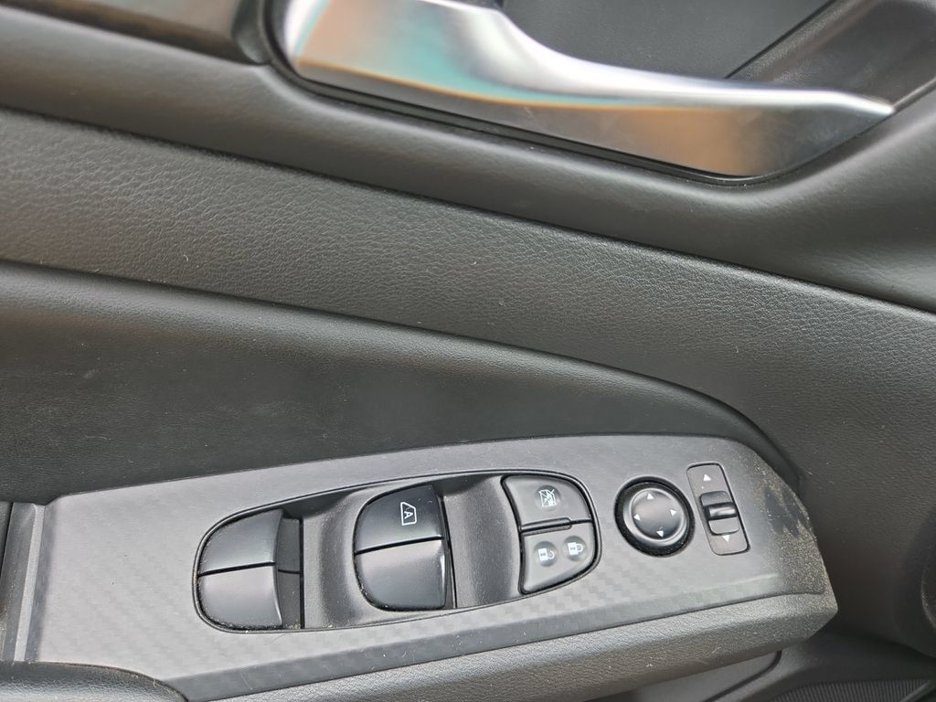 Used 2024 Nissan Altima 2.5 SV AWD/4WD image 18