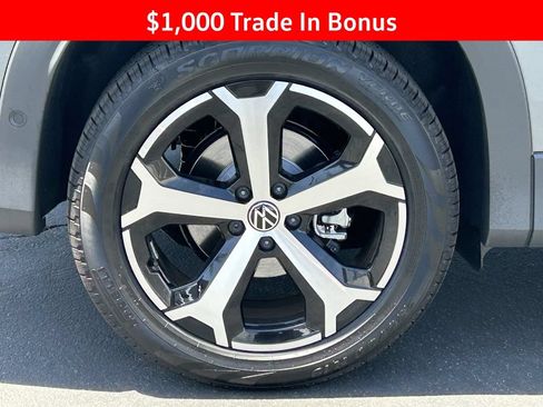 New 2026 Volkswagen Tiguan SE FWD image 9